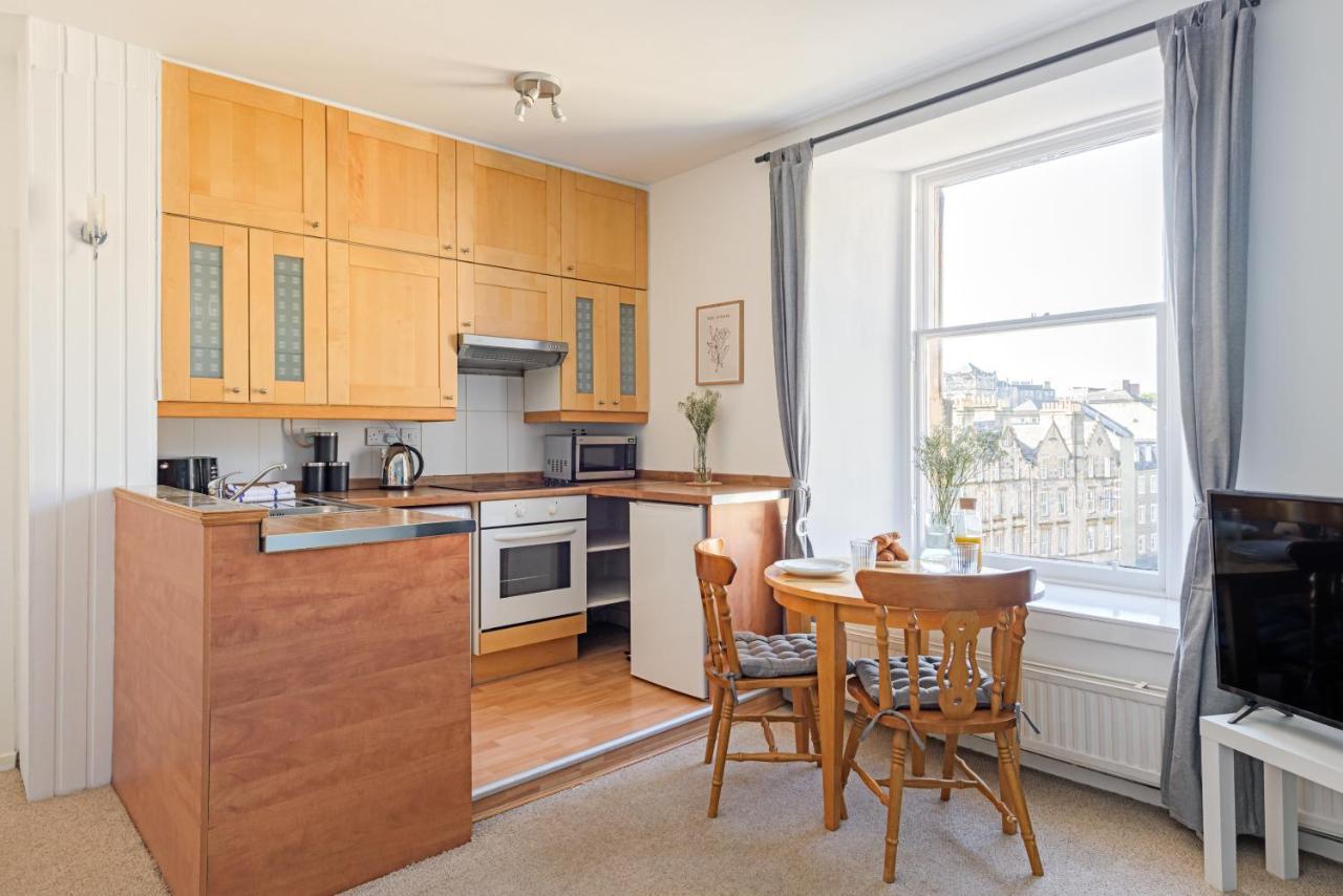 The West Bow View Apartment Edinburgh Bagian luar foto